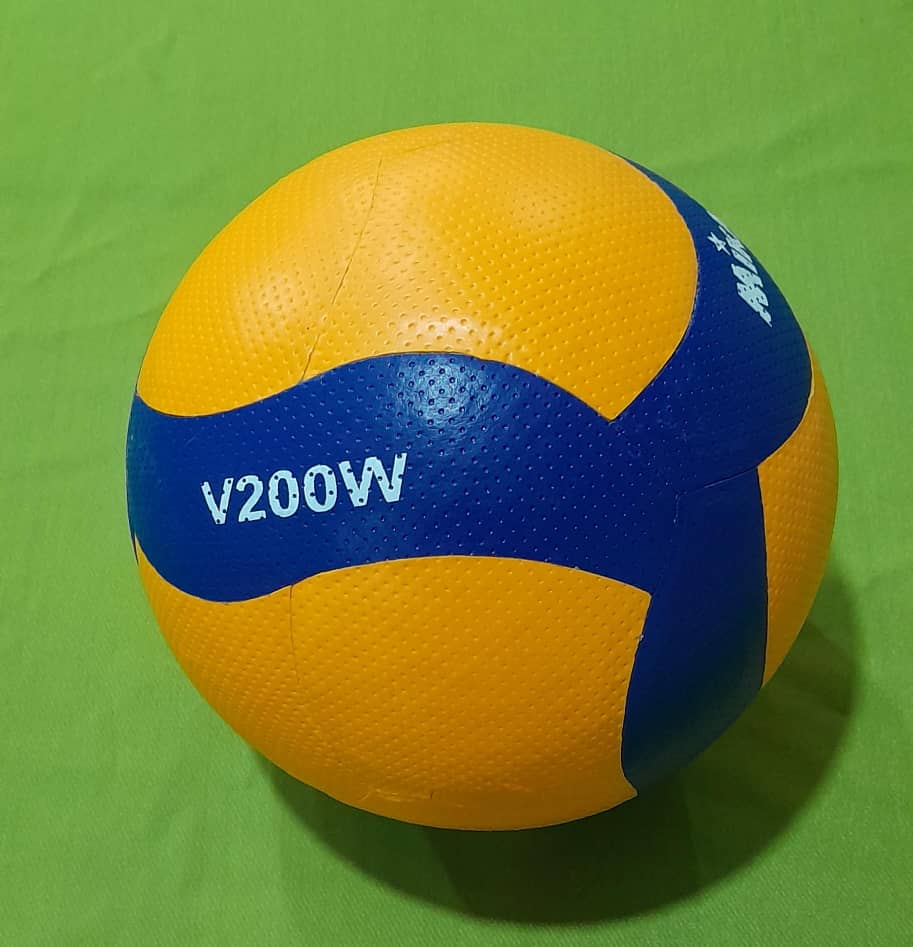 توپ والیبال